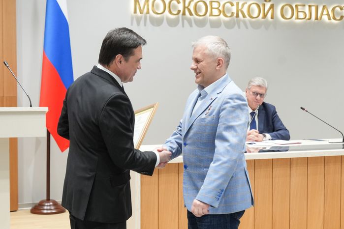 Андрей Воробьев поблагодарил общественников за работу и вручил им областные награды