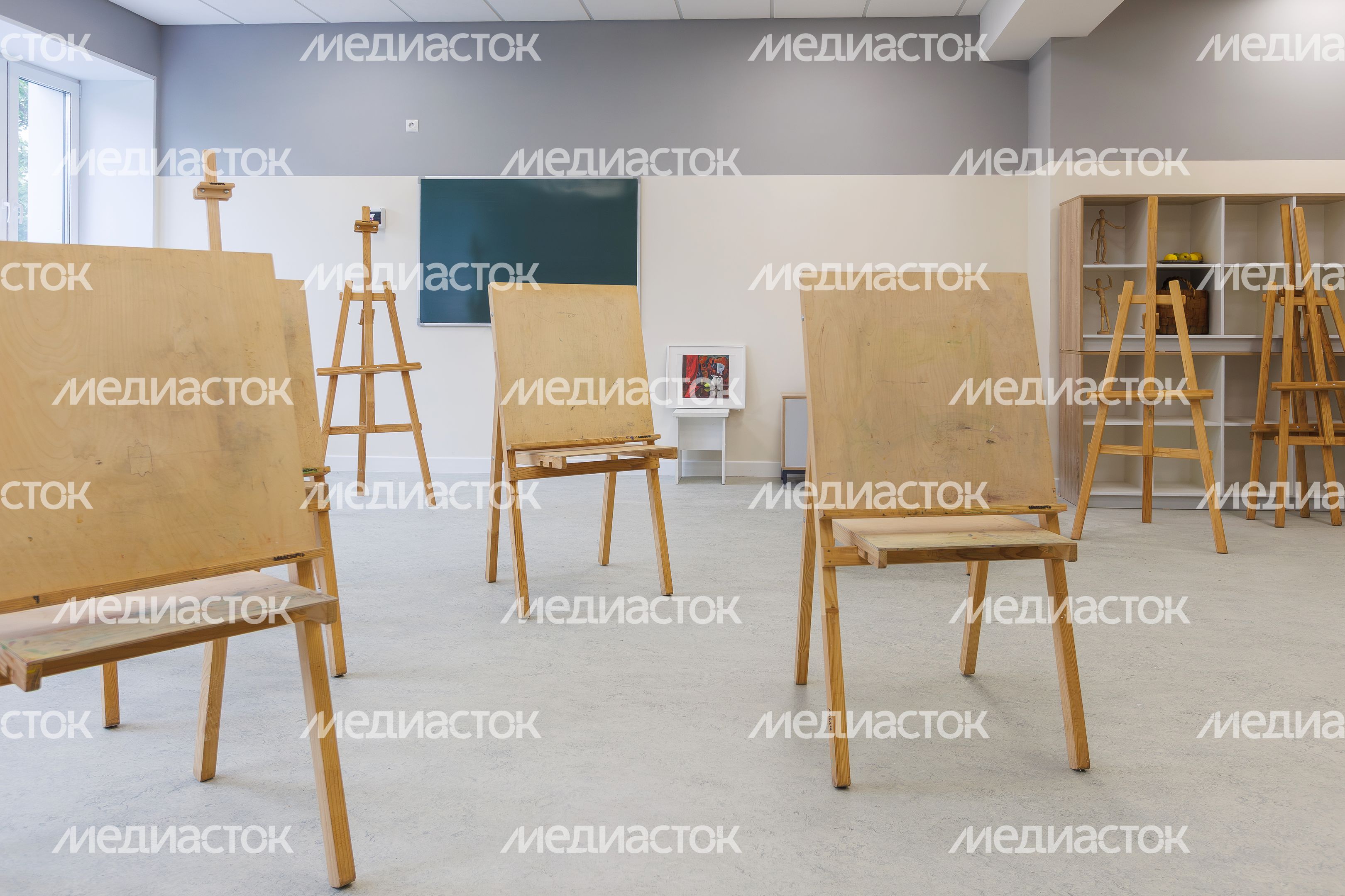 Зал для занятий изобразительный искусством в культурно-досуговом центре «Заря» в Балашихе после капитального ремонта