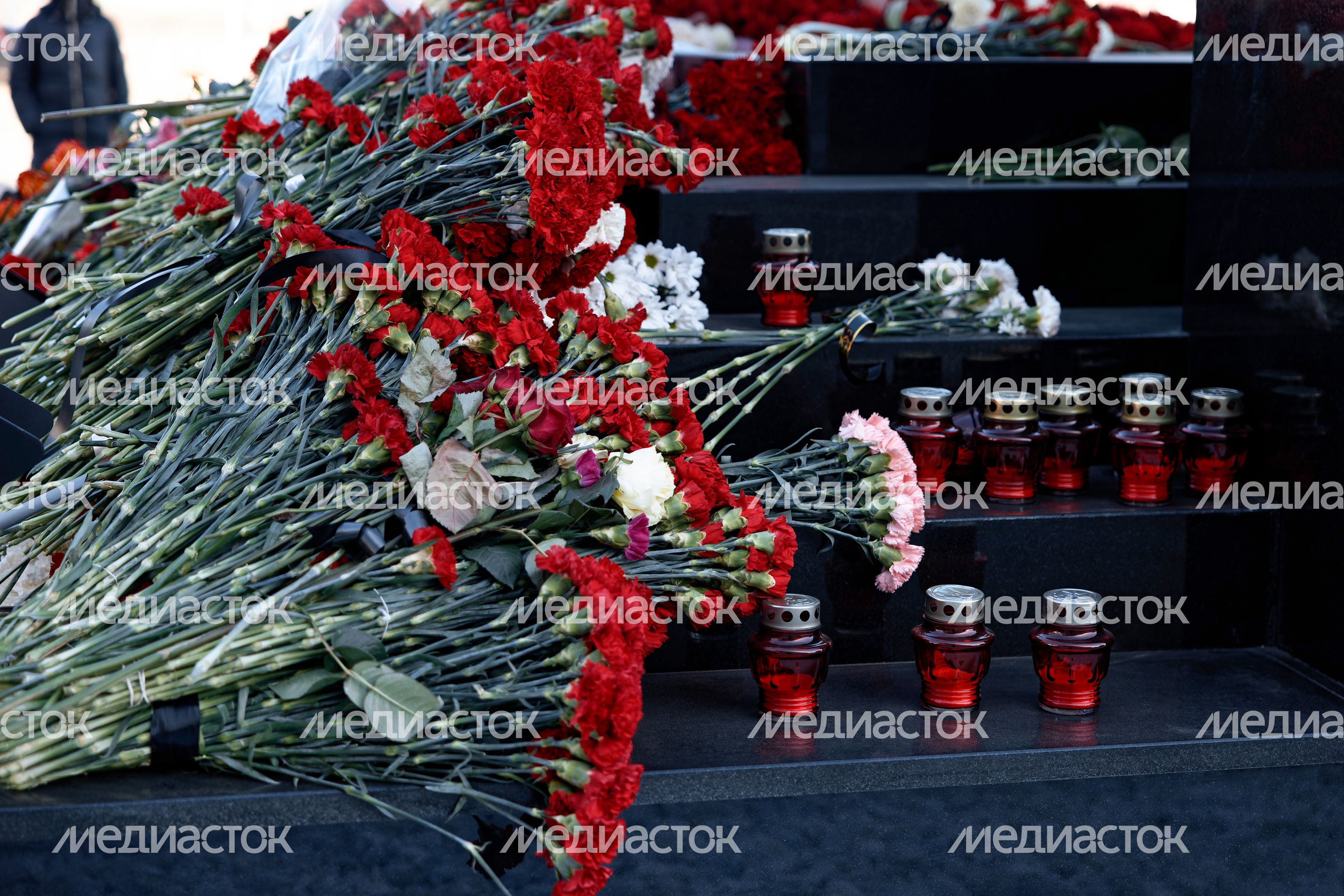 Мемориал в память о жертвах теракта в «Крокус Сити Холле» в Красногорске Мемориал в память о жертвах теракта в «Крокус Сити Холле» в Красногорске