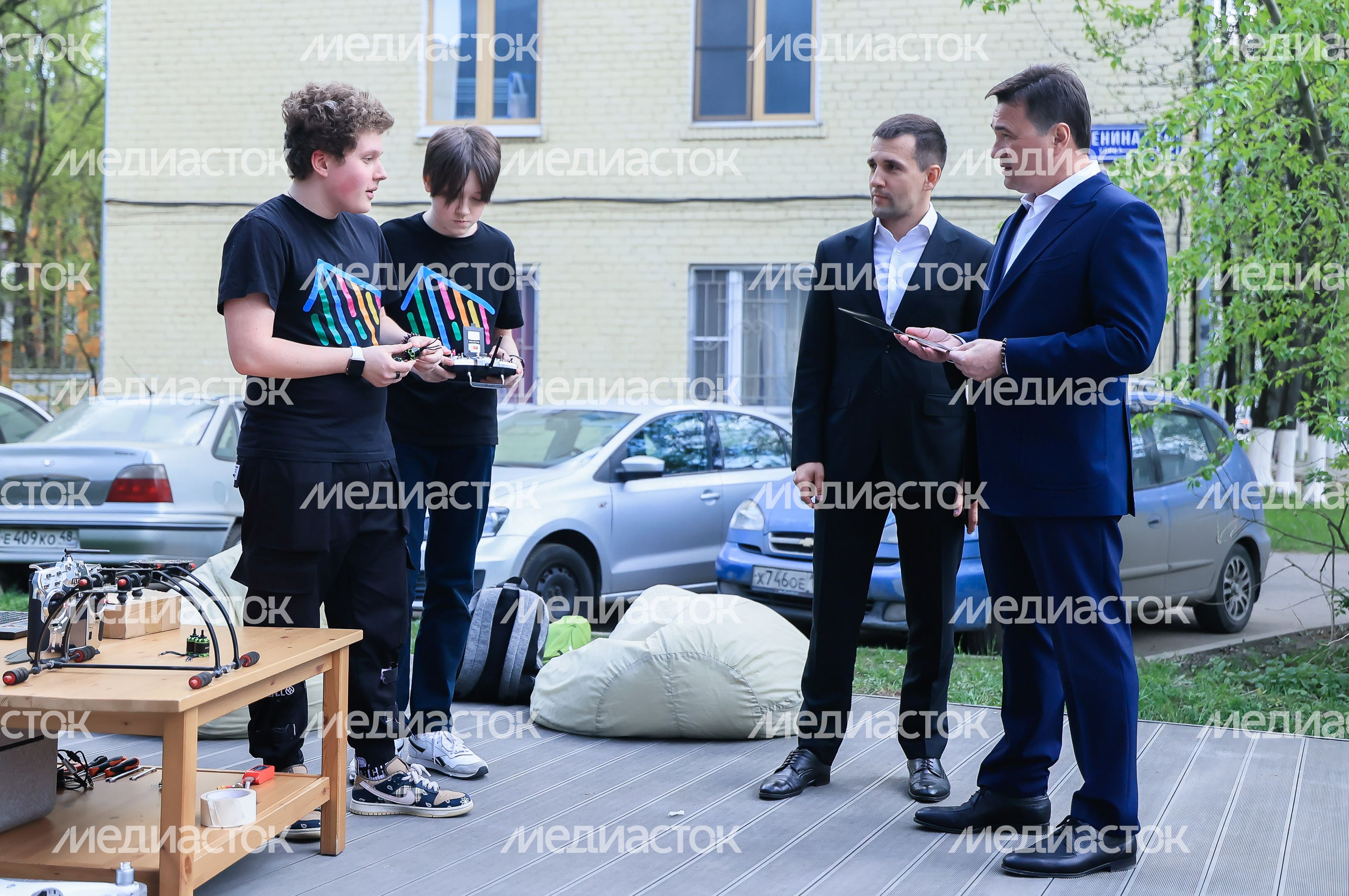 Представление учащимися «Изобретариума» своих разработок Губернатору Подмосковья