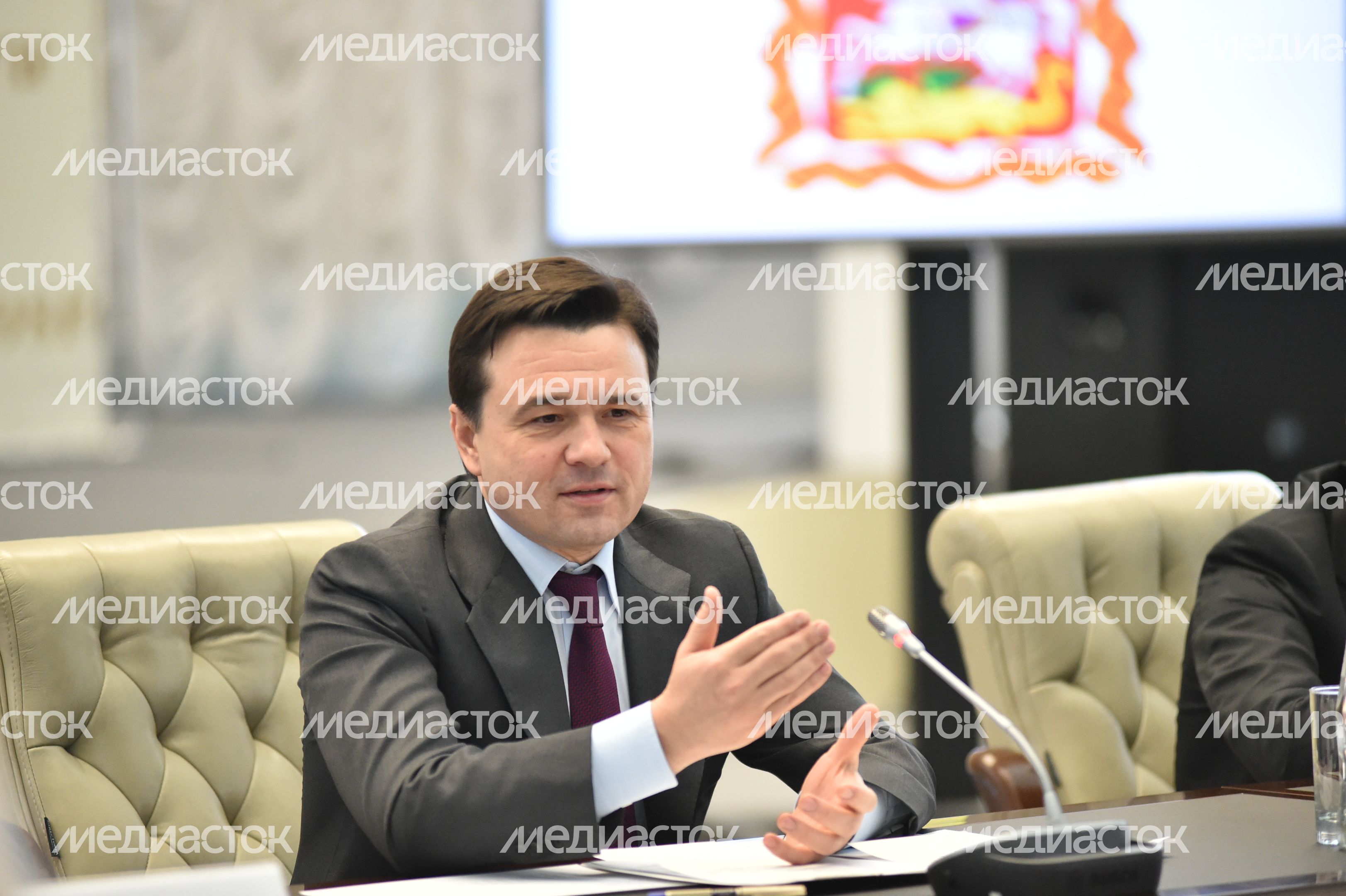 А. Воробьев провел рабочую встречу с правозащитниками А. Воробьев провел рабочую встречу с правозащитниками