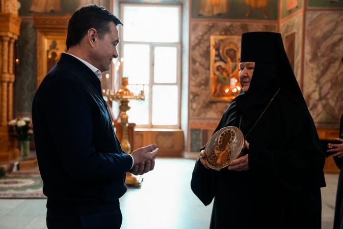 Андрей Воробьев навестил воспитанниц детского приюта-пансиона при Покровском Хотьковском женском монастыре
