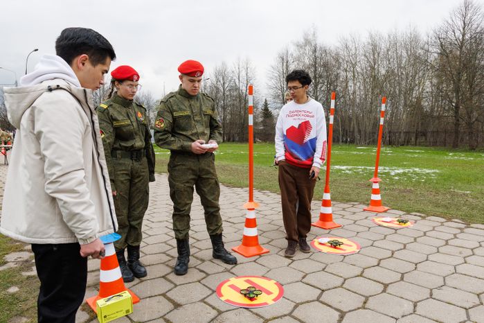 Военно-патриотическая игра «Юнармия, вперед!», посвященная Дню Победы, в Горках Ленинских