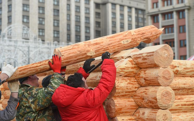 Монтаж инсталляций для фестиваля «Московская Масленица» на Манежной площади