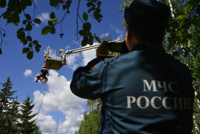 Демонстрация работы спасателей в детском лагере «Орленок»