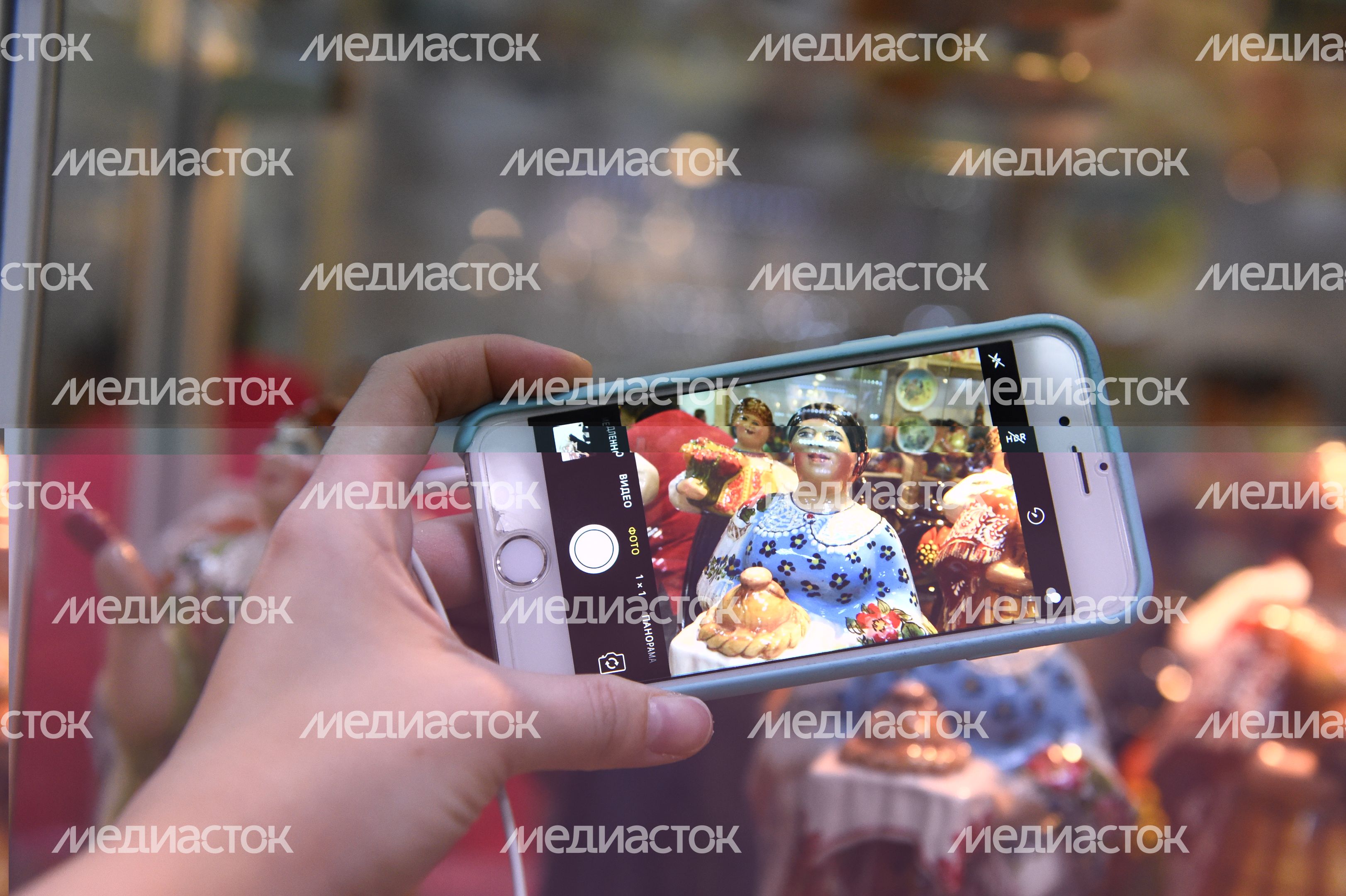 Весенние фантазии художников и мастеров на выставке «Ладья» в ЦВК «Экспоцентр»