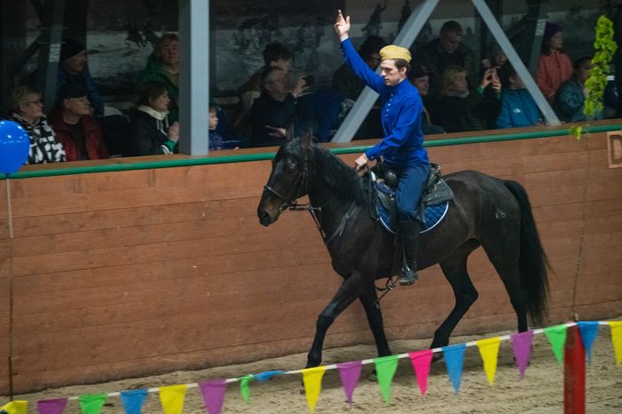 Конное представление «Наша весна! Наша Победа!» в парке «Патриот»