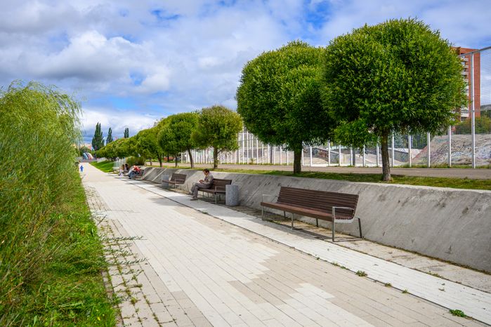 Лавочка в парке 30-летия Победы в Орехово-Зуево