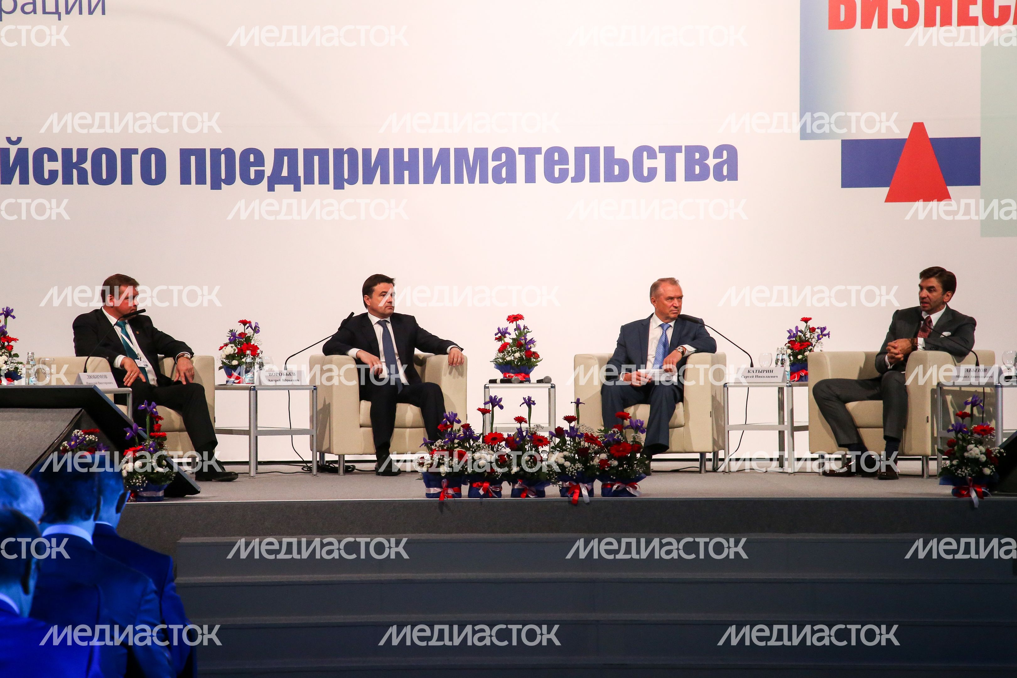 Губернатор посетил пленарное заседание Торгово-промышленной палаты Губернатор посетил пленарное заседание Торгово-промышленной палаты