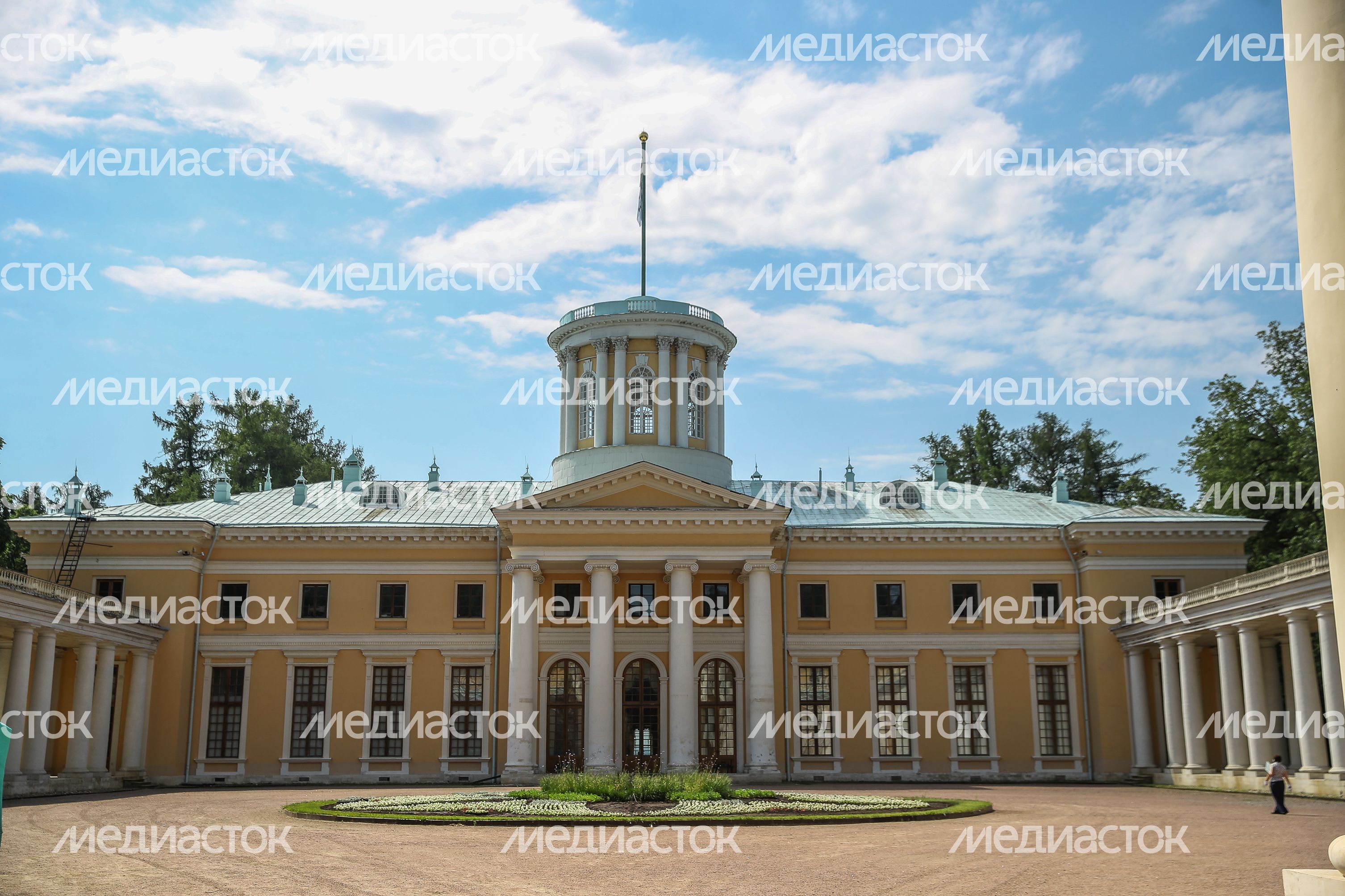 Проверка губернатором Подмосковья готовности музея-усадьбы «Архангельское» к открытию летнего сезона