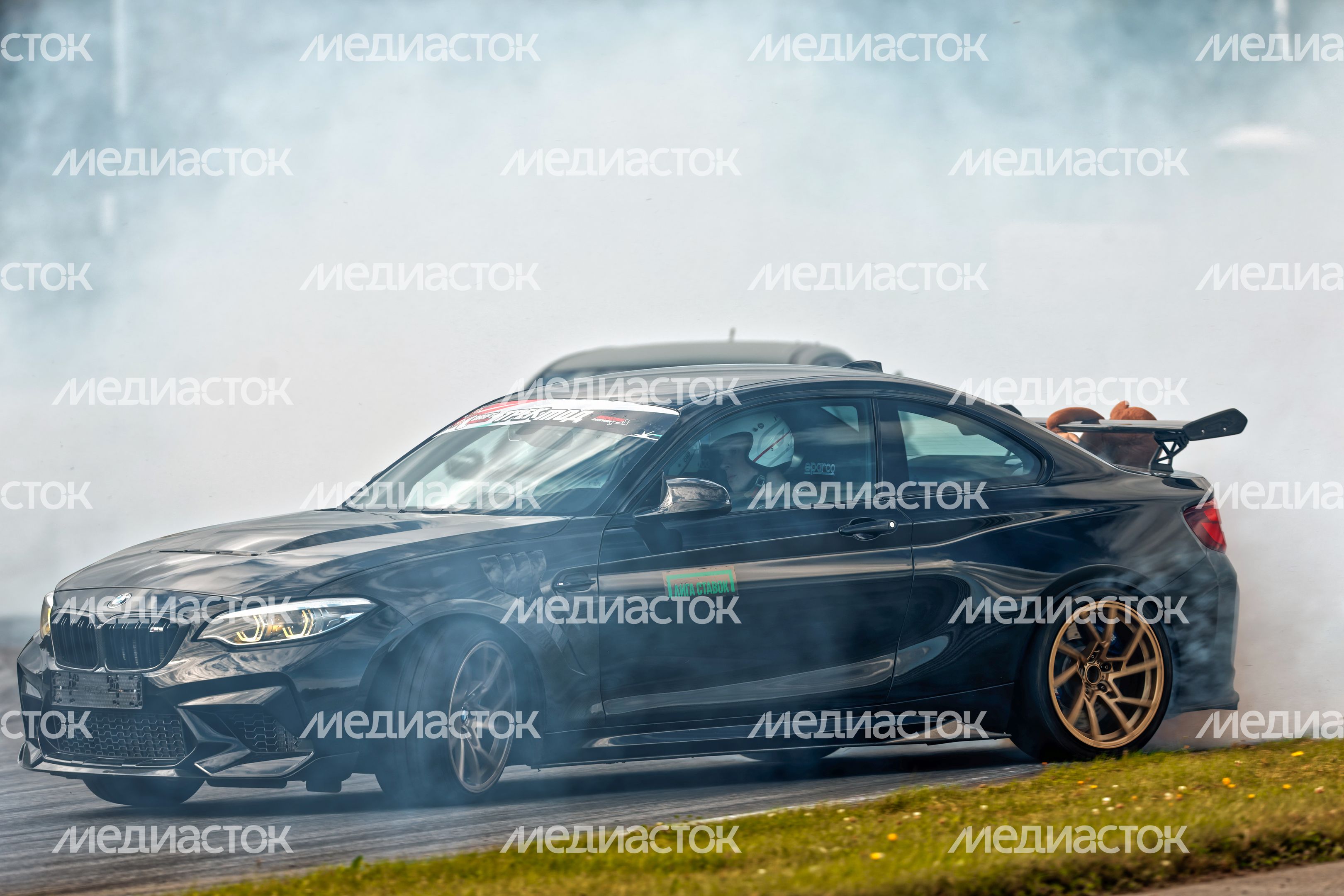 Дрифт-гонка автомобилей по автодрому Moscow Raceway на фестивале «Дрифт Экспо» в Волоколамске Дрифт-гонка автомобилей по автодрому Moscow Raceway на фестивале «Дрифт Экспо» в Волоколамске