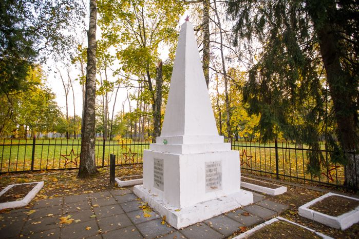 Краснознаменск. Братская могила