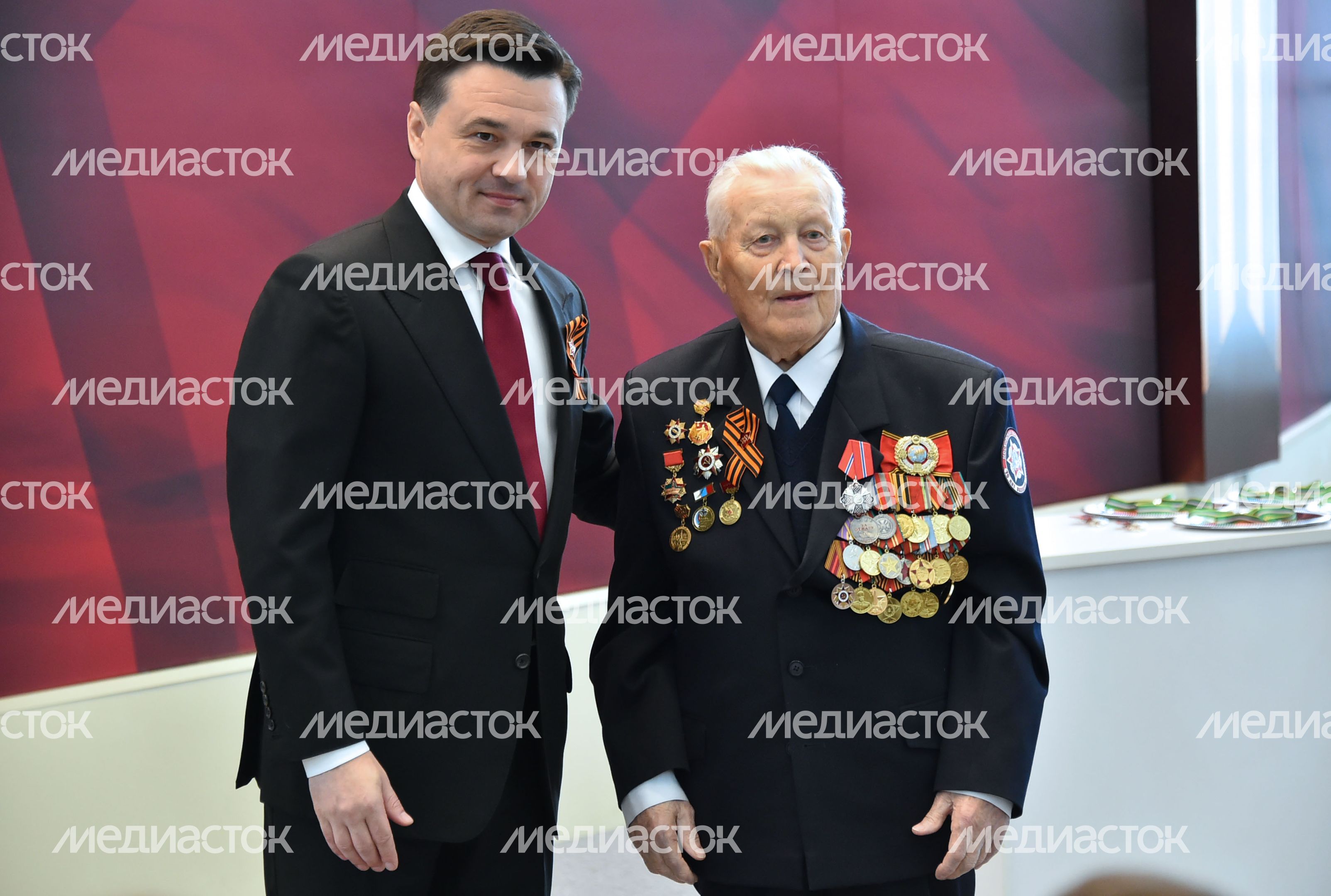 А. Воробьев вручил награды на празднике в честь Дня Победы