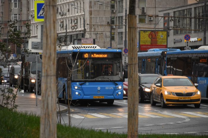 Повседневная жизнь города в Москве осенью