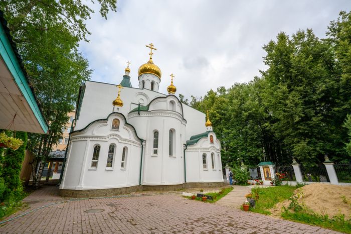 Храм Пантелеймона Целителя на территории Центральной районной больницы в Пушкино