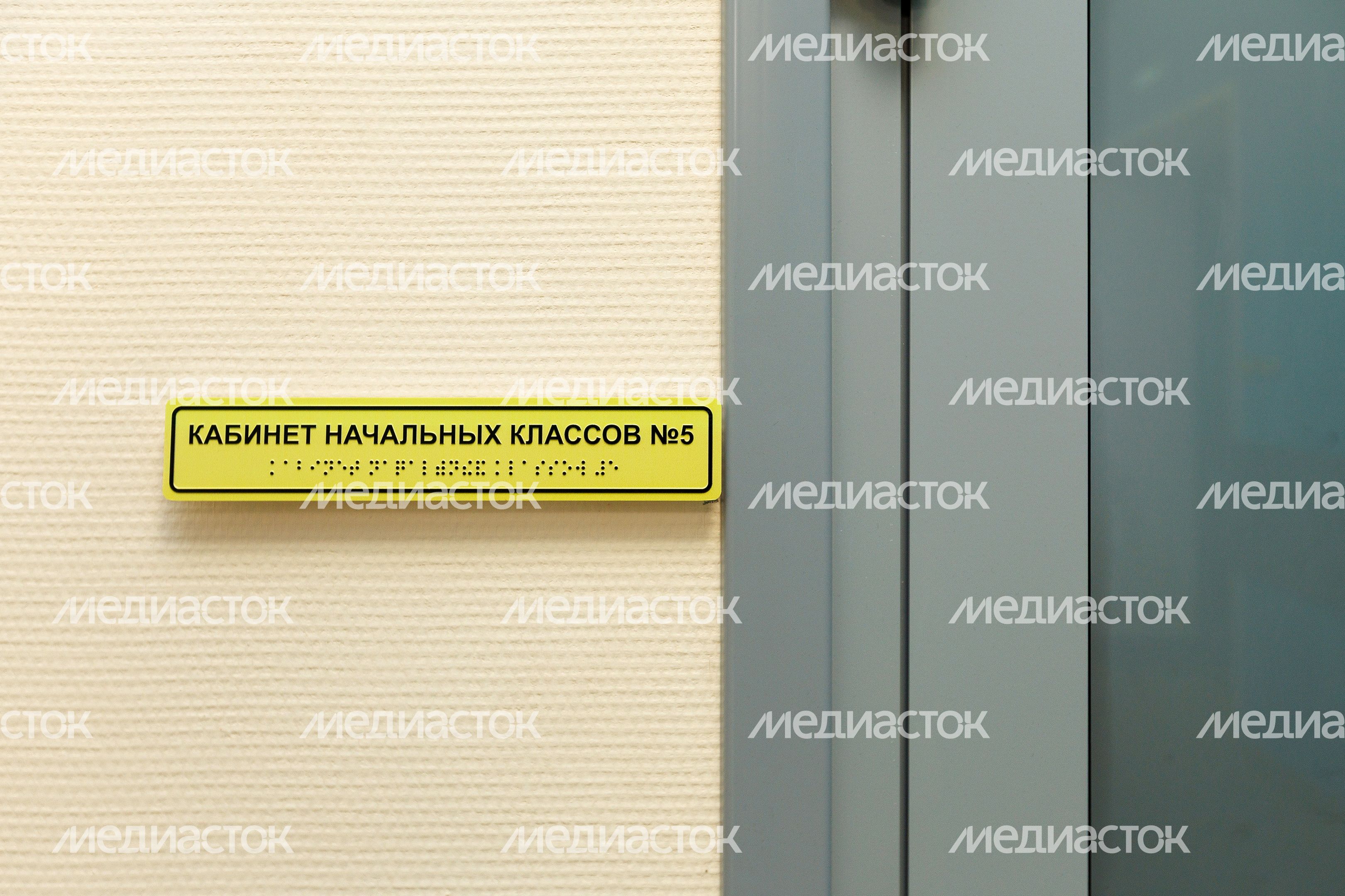Коридор Центра образования №30 им. А.И. Колдунова после капремонта (корпус 2) в Электроуглях Богородского округа Коридор Центра образования №30 им. А.И. Колдунова после капремонта (корпус 2) в Электроуглях Богородского округа