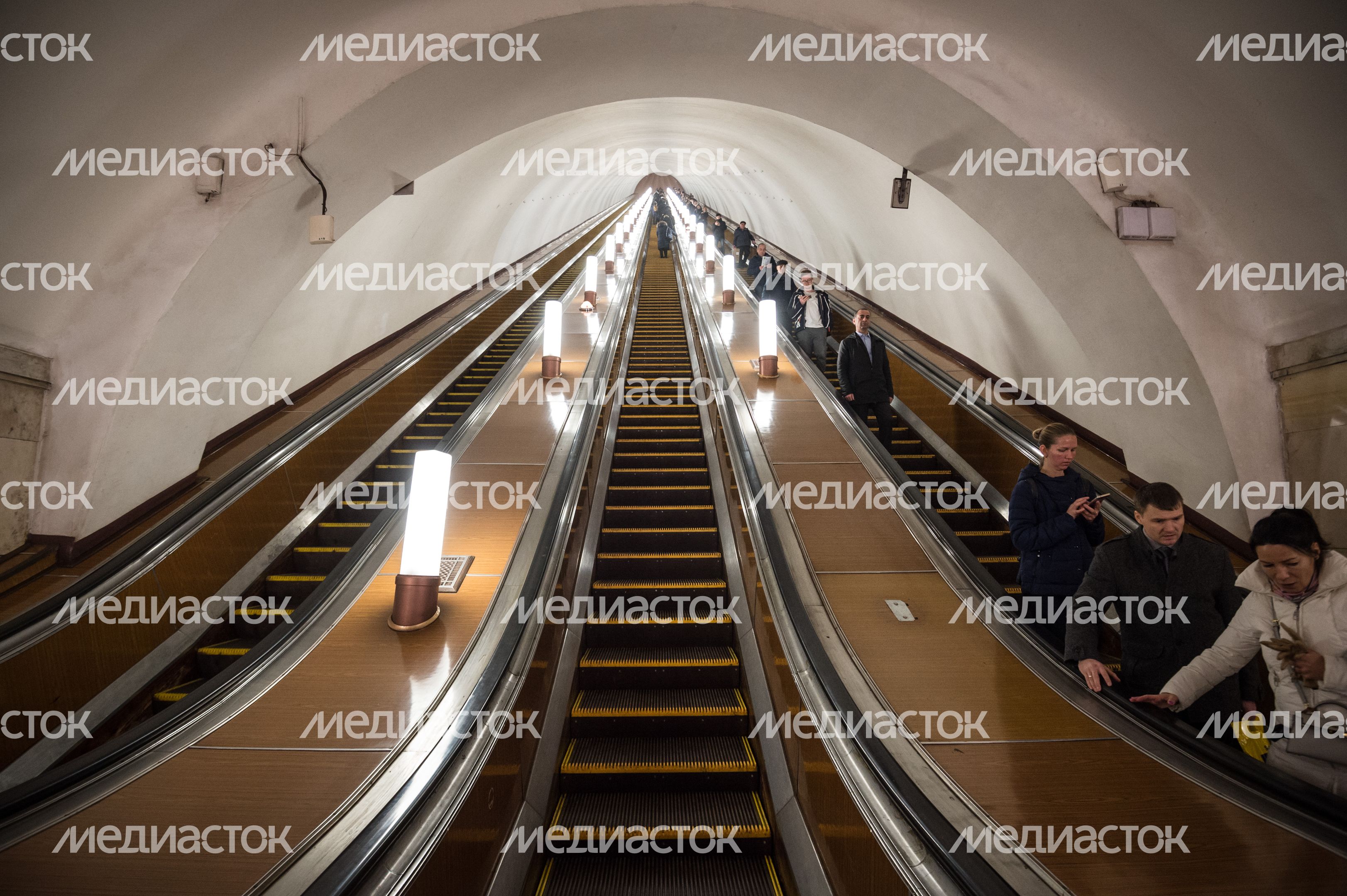 Станция метро Смоленская Арбатско-Покровской линии в Москве Станция метро Смоленская Арбатско-Покровской линии в Москве