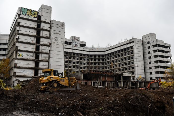 Начало работ по демонтажу Ховринской заброшенной больницы