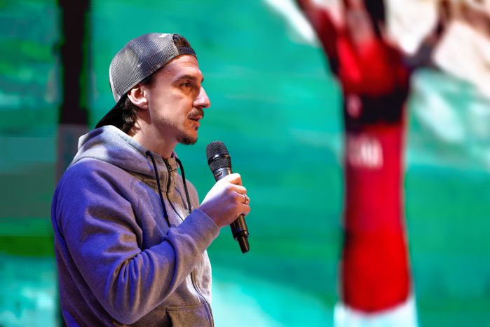 Серебряный призер чемпионата России по футболу Павел Яковлев на открытии сезона школьной футбольной лиги 2026/27