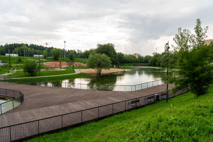 Каскад прудов на набережной реки Теребенки в Чехове