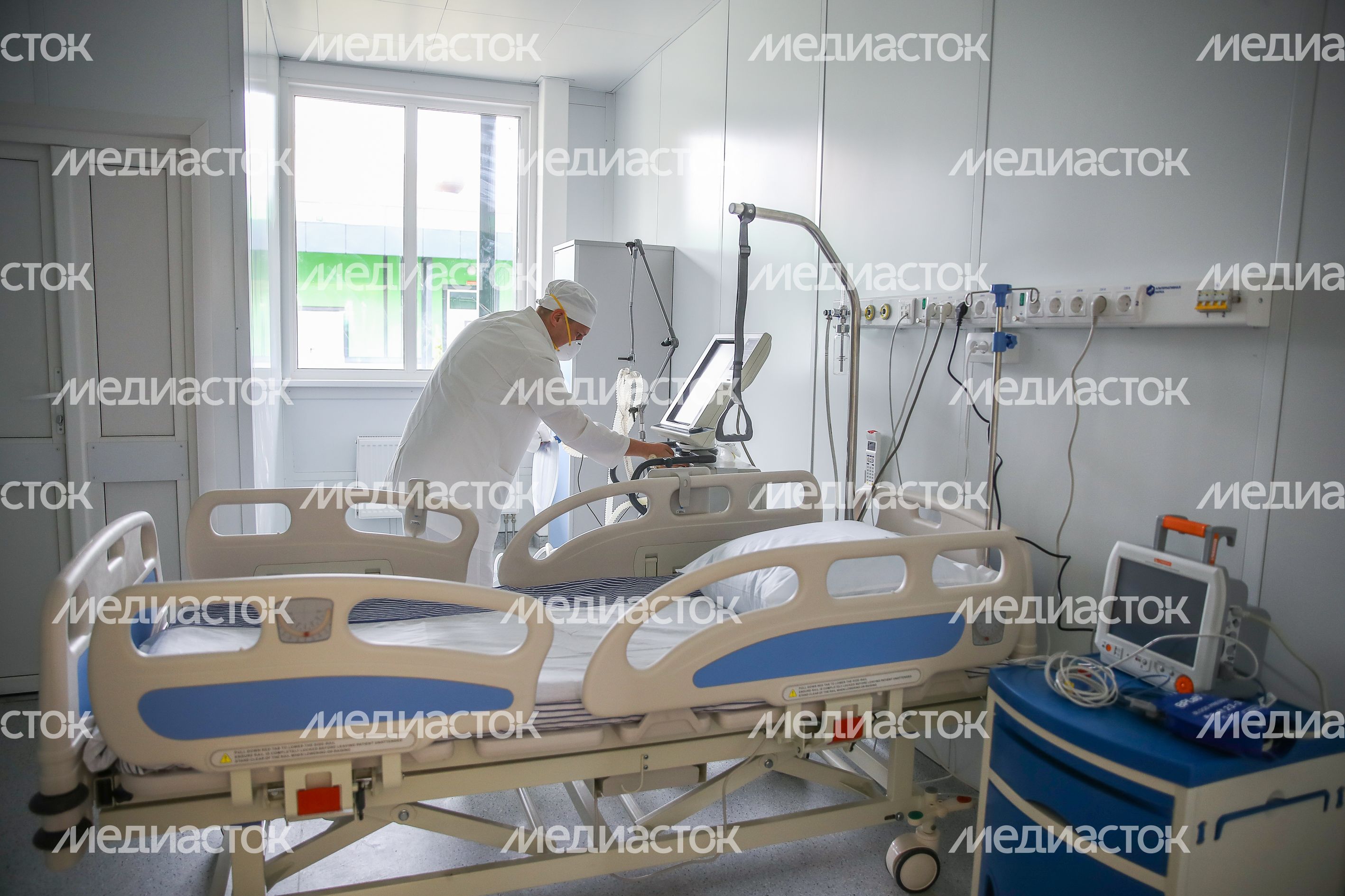 Проверка Андреем Воробьевым готовности к открытию многофункционального военного медицинского центра в Одинцове
