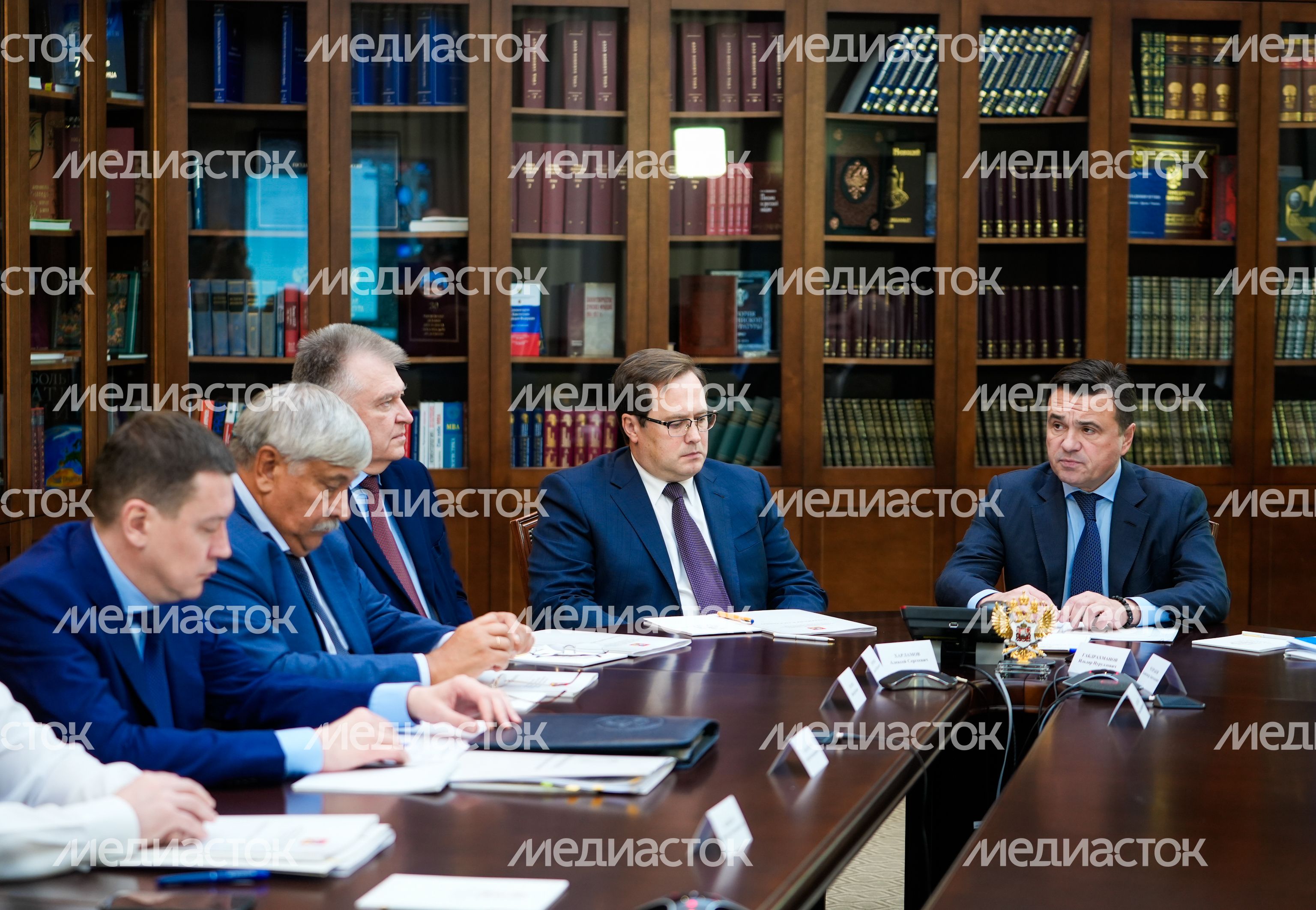 Андрей Воробьев обсудил на оперативном совещании подготовку к отопительному сезону и ограничения на работу мигрантов Андрей Воробьев обсудил на оперативном совещании подготовку к отопительному сезону и ограничения на работу мигрантов
