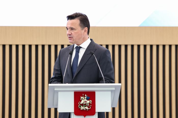 Андрей Воробьев вручил паспорта юным жителям Подмосковья