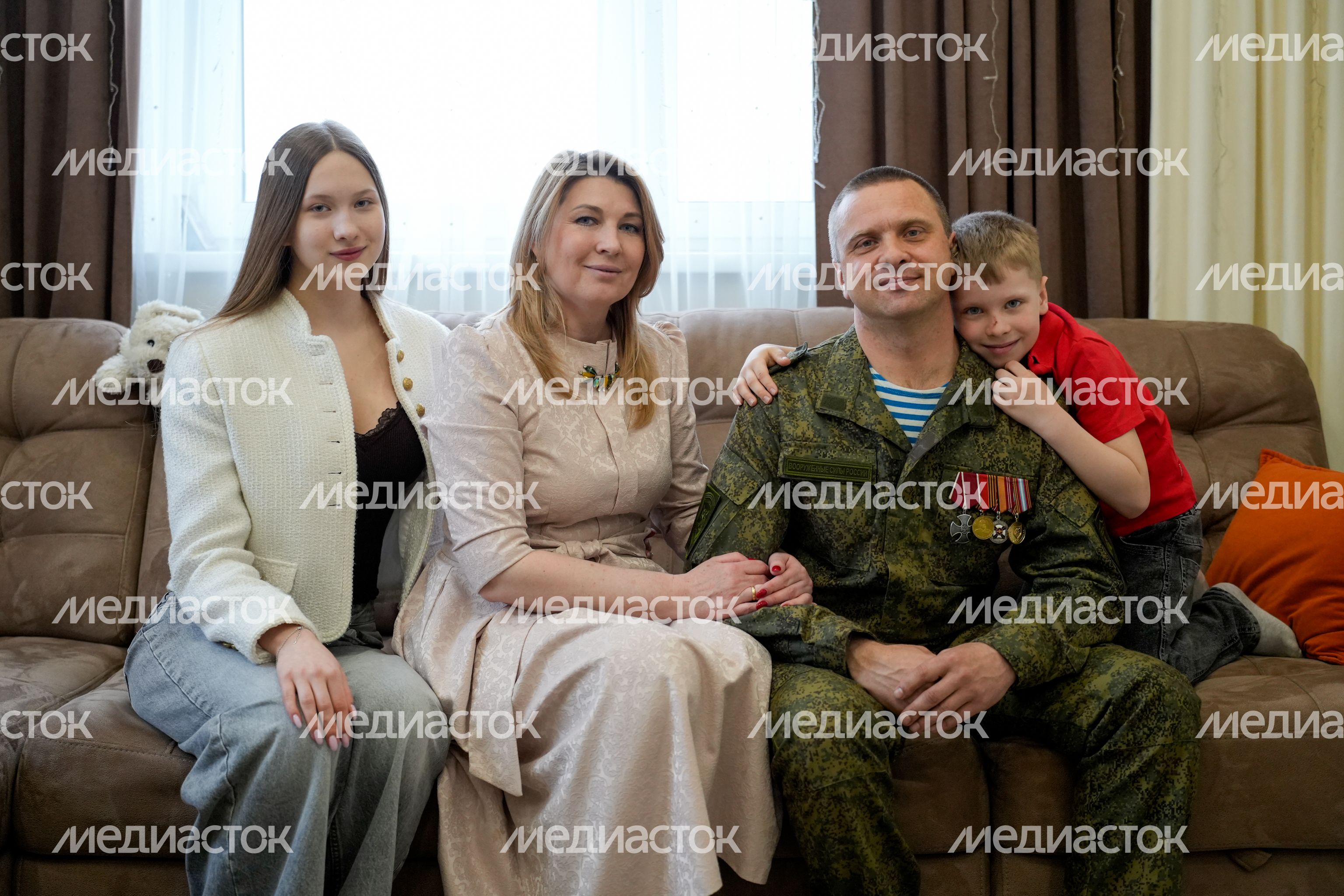 Губернатор навестил героя СВО и его семью в Электрогорске Губернатор навестил героя СВО и его семью в Электрогорске