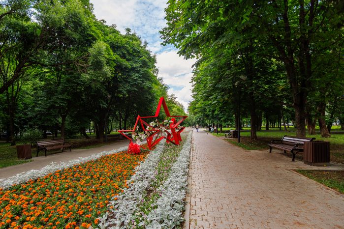 Мемориал «Вечный огонь» на Лесной улице в микрорайоне Юбилейный города Королева