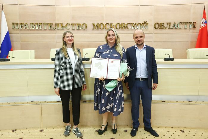 Подмосковным тренерам вручили сертификаты на покупку жилья по соципотеке
