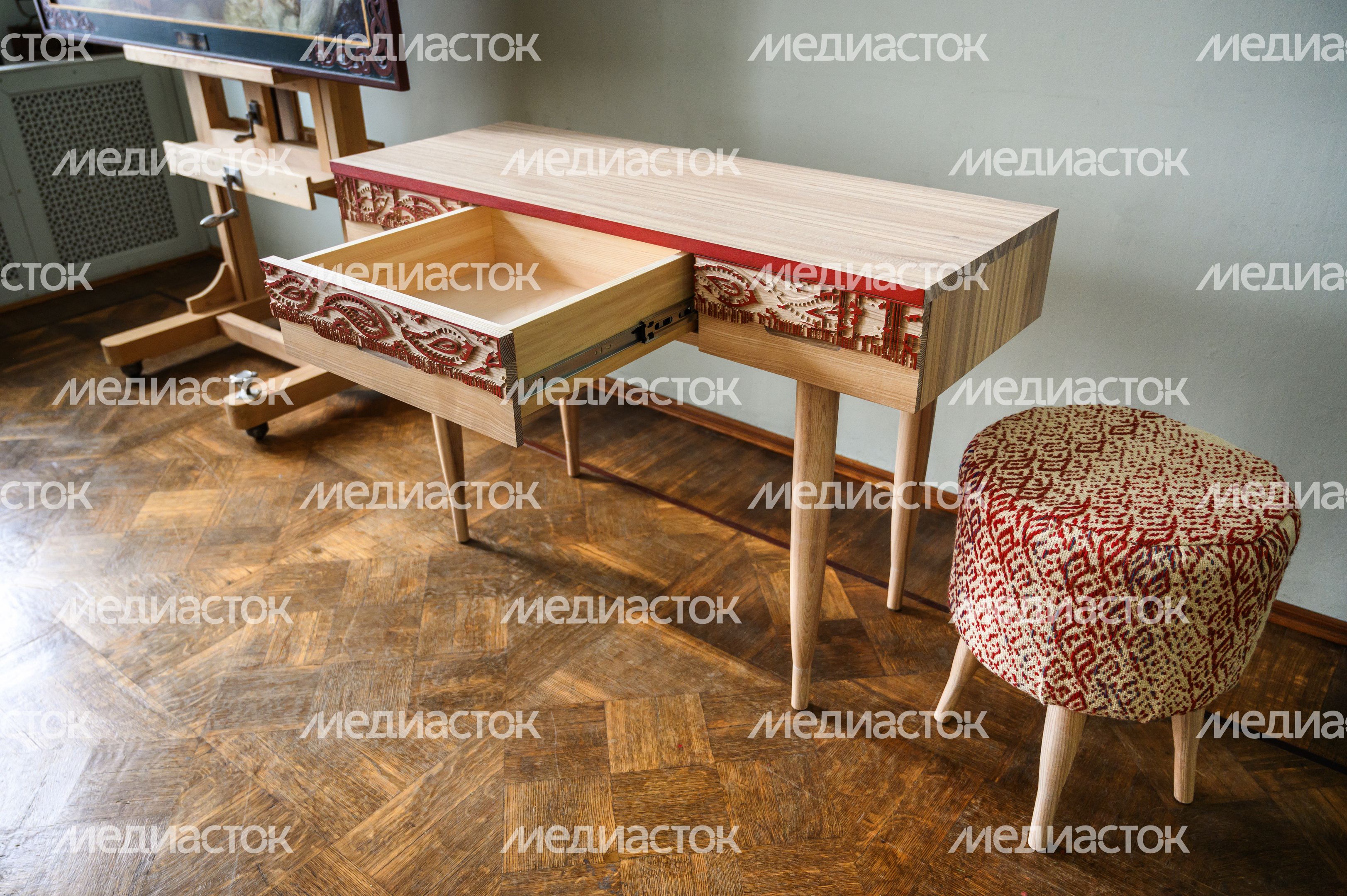 В мастерской художников Ильи и Натальи Рожковых в Орехово-Зуевском г.о. В мастерской художников Ильи и Натальи Рожковых в Орехово-Зуевском г.о.