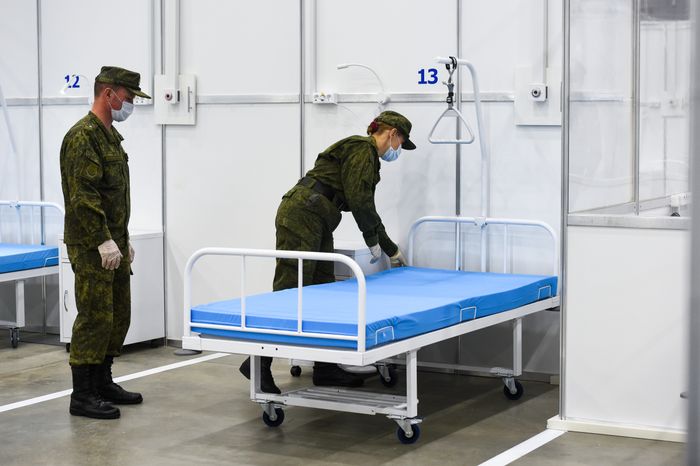 Медицинский центр для больных с коронавирусом, организованный в павильонах Конгрессно-выставочного центра в Кубинке