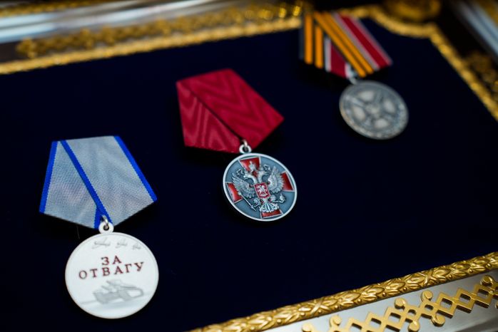 Вручение госнаград подмосковным добровольцам из отряда БАРС