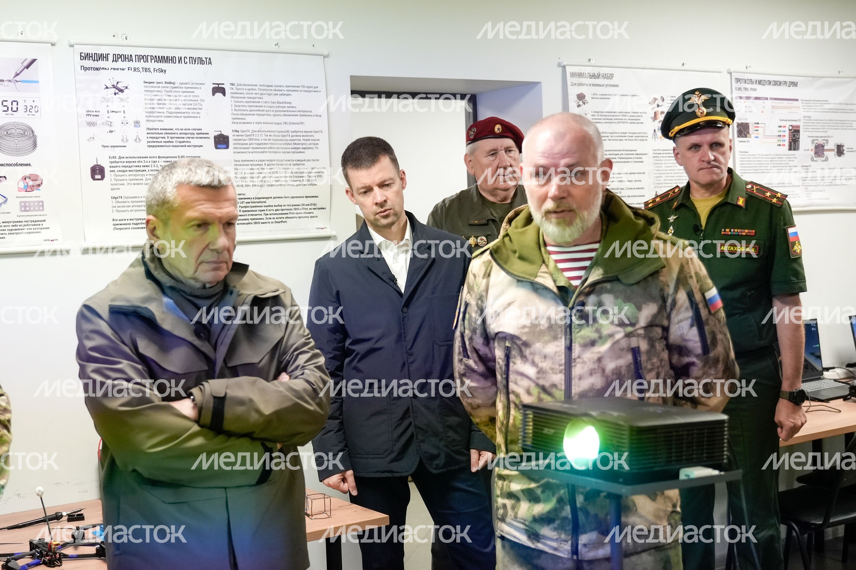 Андрей Воробьев и Владимир Соловьев посетили центр спецподготовки "Витязь" в Балашихе Андрей Воробьев и Владимир Соловьев посетили центр спецподготовки "Витязь" в Балашихе