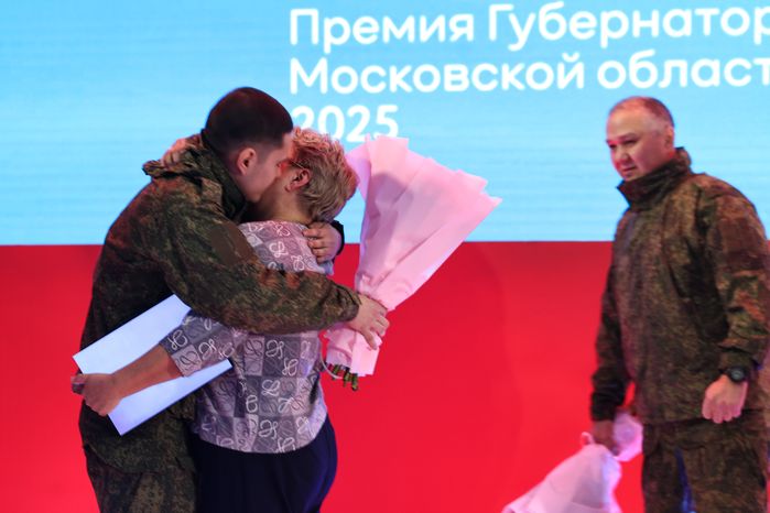 Награждение победителей XIII губернаторской премии "Мы рядом. Доброе дело"