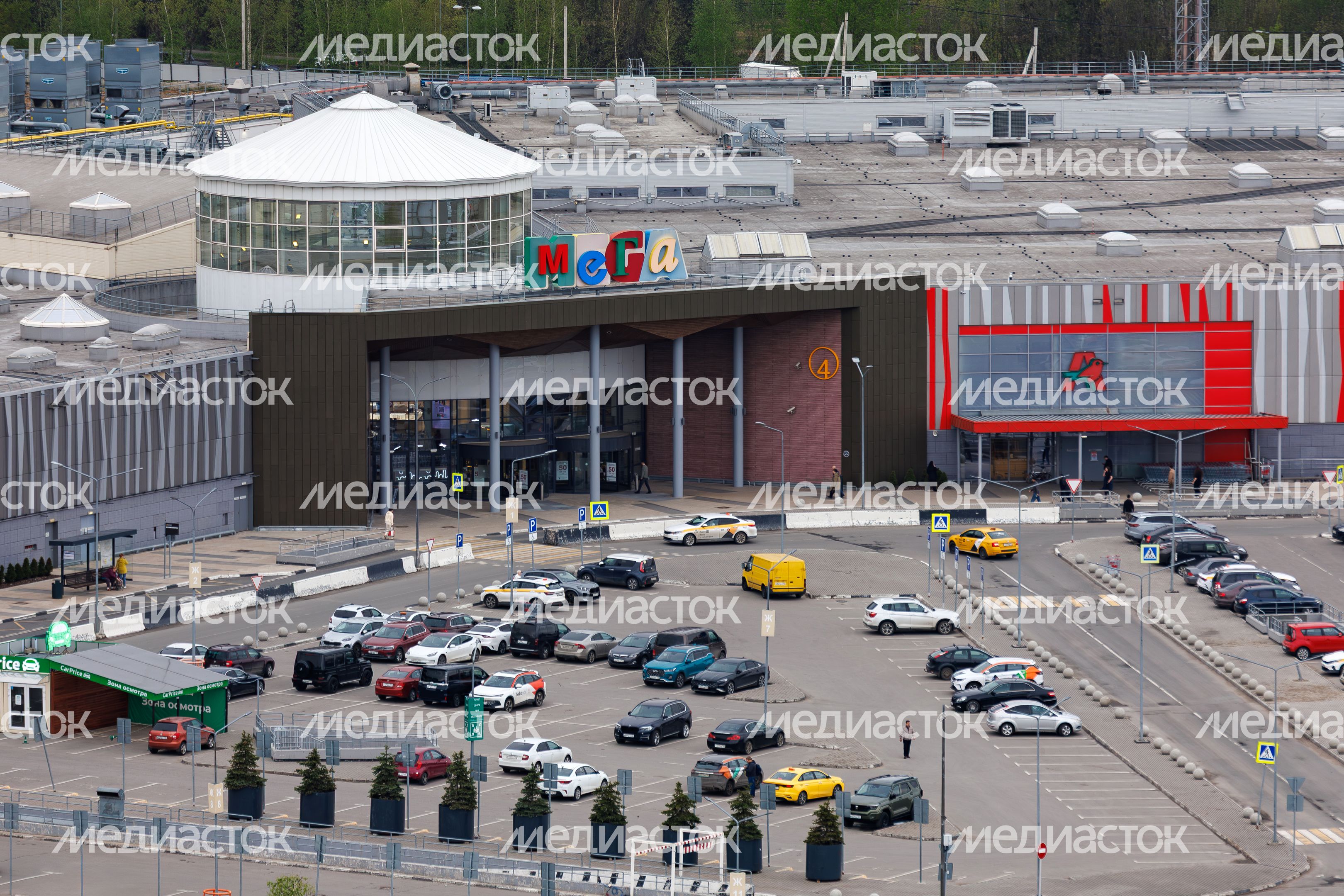 Весенние виды города Химки. Торговый центр «Мега» Весенние виды города Химки. Торговый центр «Мега»