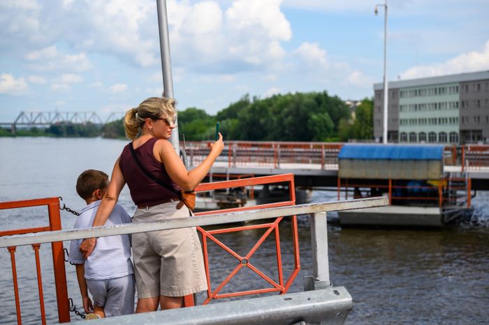 Наплавной разводной Бобреневский мост в Коломне через Москву-реку