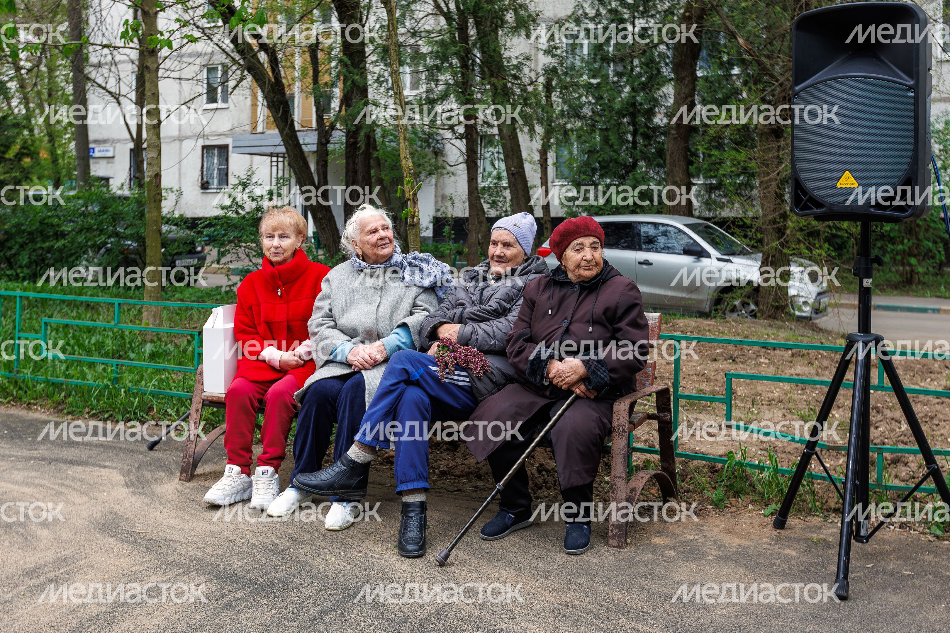 Акция «Песни Победы» для жительницы блокадного Ленинграда Людмилы Ивановны Бриллиантовой ко Дню Победы в Химках Акция «Песни Победы» для жительницы блокадного Ленинграда Людмилы Ивановны Бриллиантовой ко Дню Победы в Химках