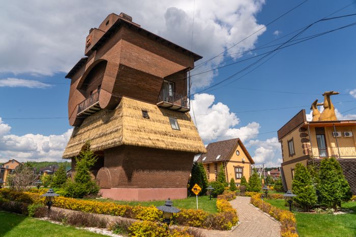 Отдых в домиках-перевертышах в загородном клубе «Лачи»