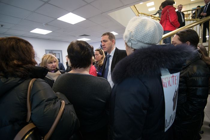 Акция протеста валютных заемщиков в офисе банка ВТБ 24 в Москве