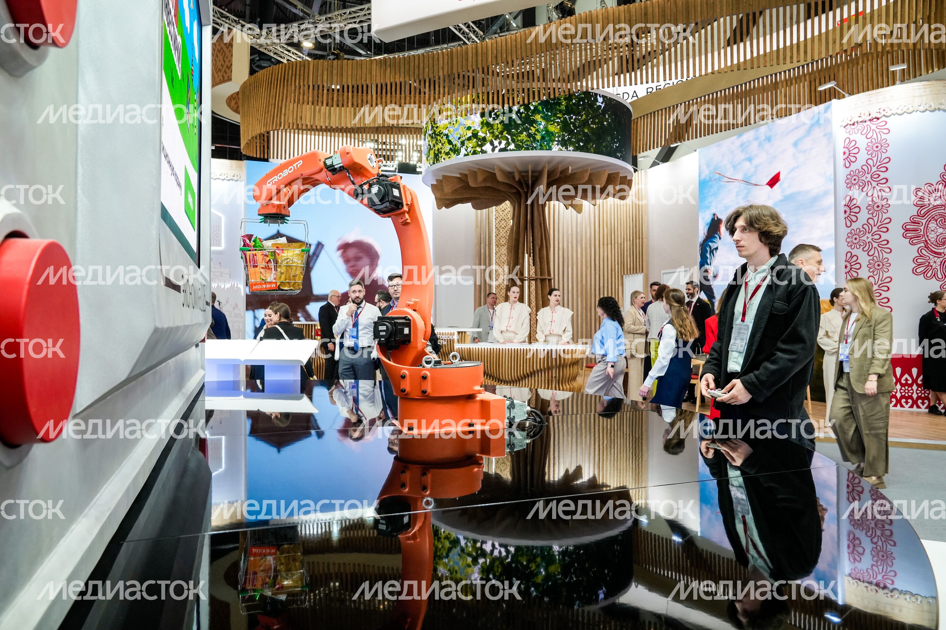 Стенд Подмосковья на Петербургском международном экономическом форуме Стенд Подмосковья на Петербургском международном экономическом форуме
