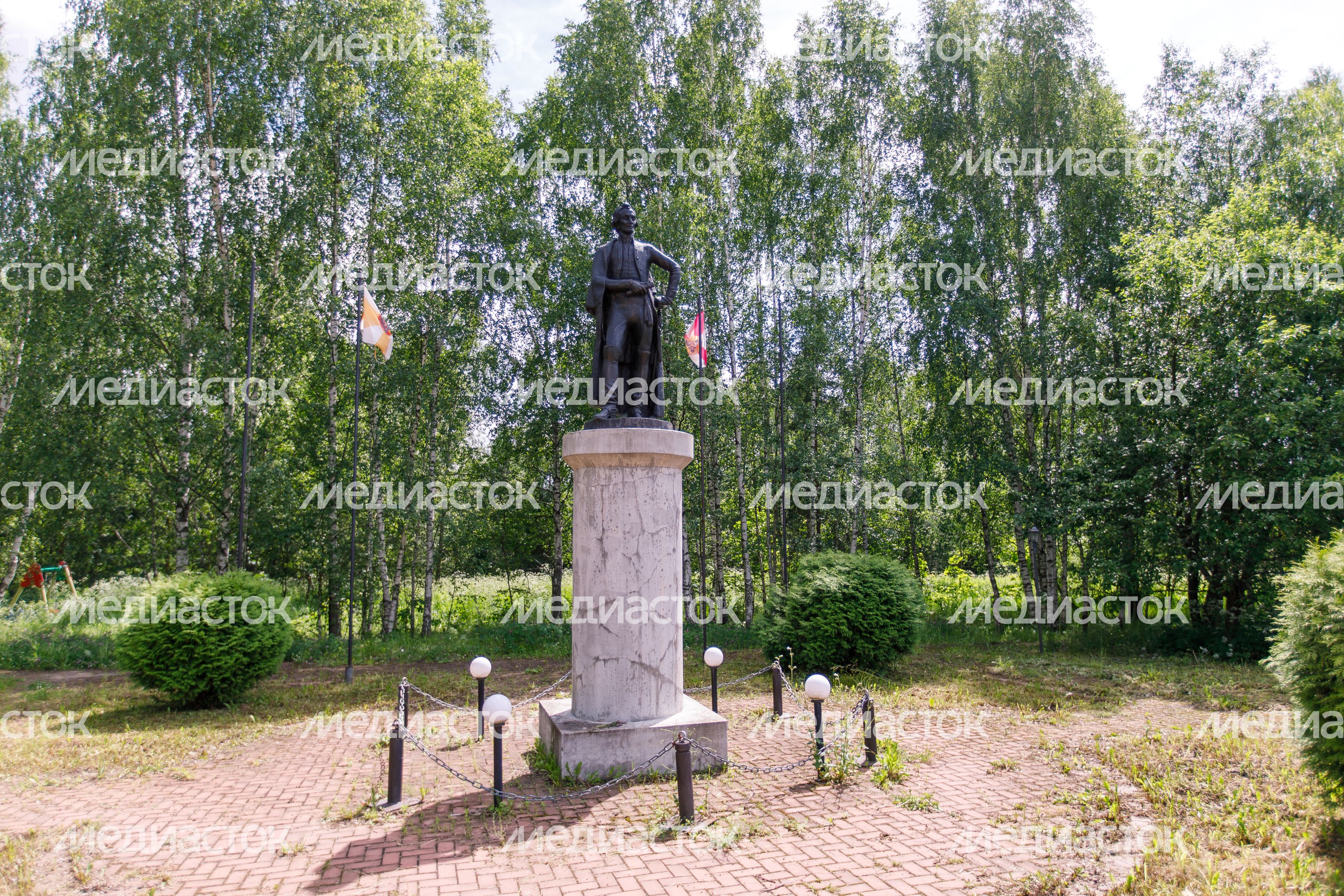 Памятник А.В. Суворову в деревне Рождествено Памятник А.В. Суворову в деревне Рождествено