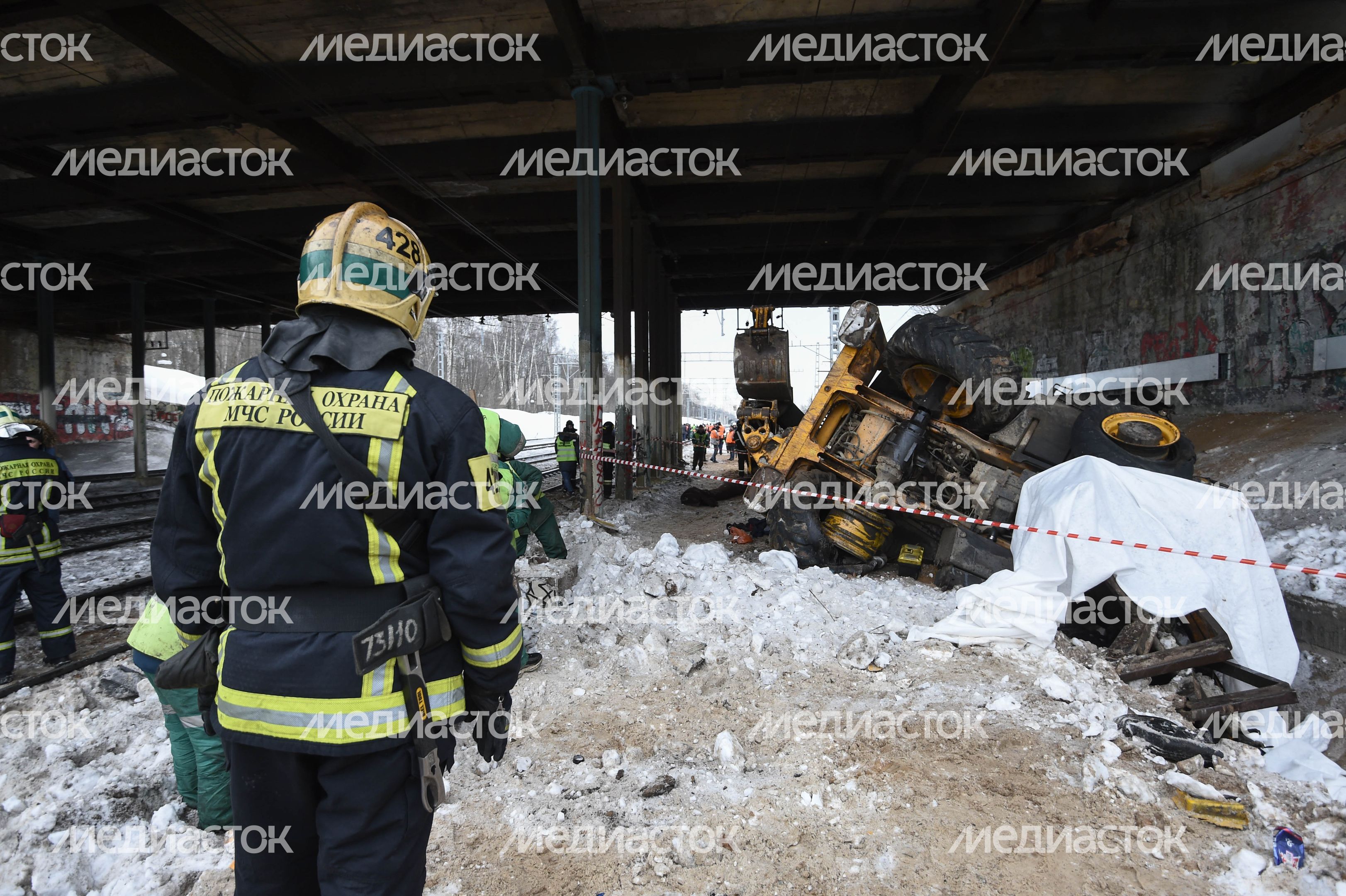 Кадры с места ЧП с трактором и электричкой в Москве, 14.03.2018