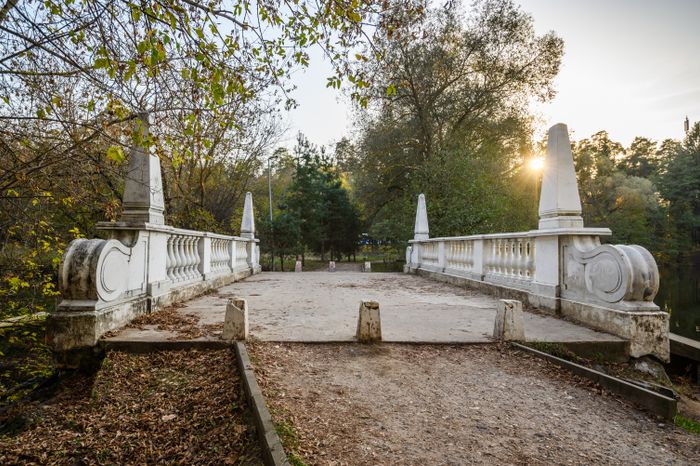 Мраморный мост в поселке Кратово Раменского округа