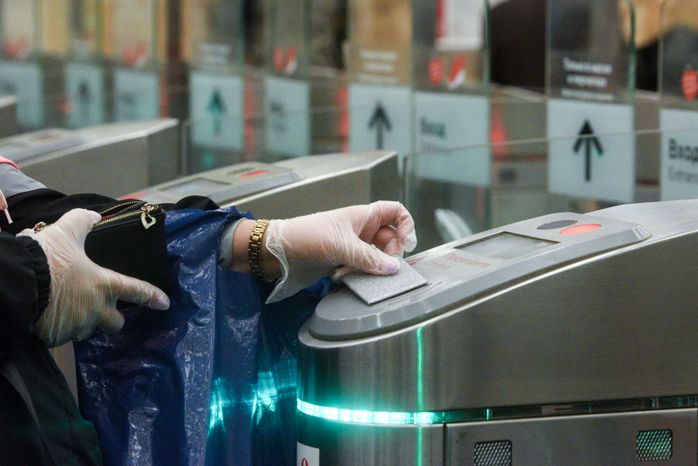 Проверки соблюдения масочно-перчаточного режима в общественном транспорте в Москве