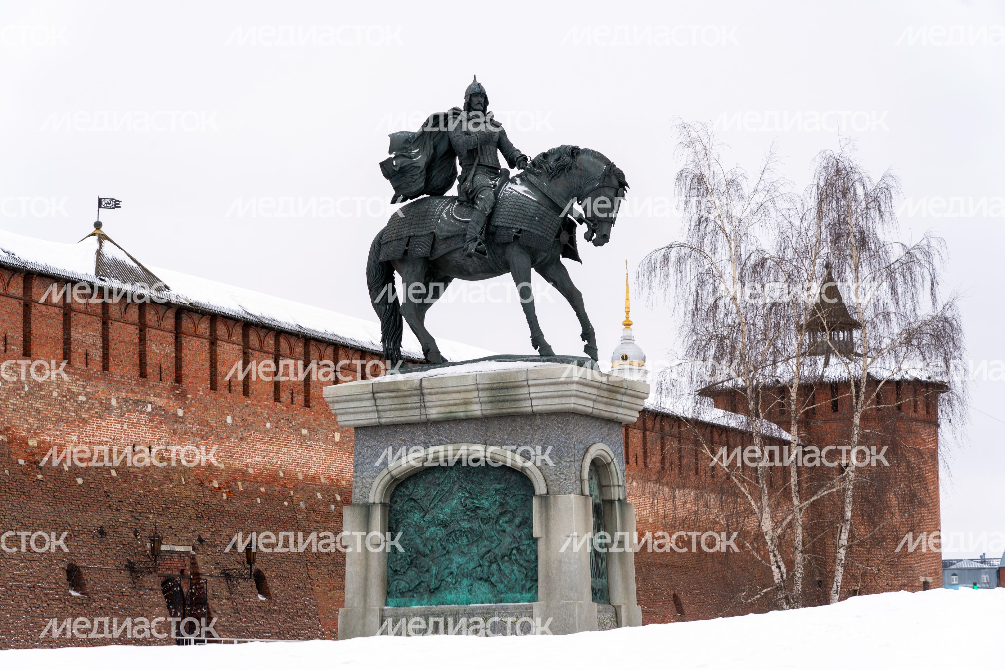 Памятник Дмитрию Донскому у Коломенского кремля зимой 2026 Памятник Дмитрию Донскому у Коломенского кремля зимой 2026