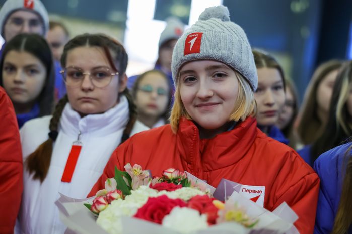 Активисты "Движения первых" встретились с участниками пилотажных групп "Стрижи" и "Русские витязи"