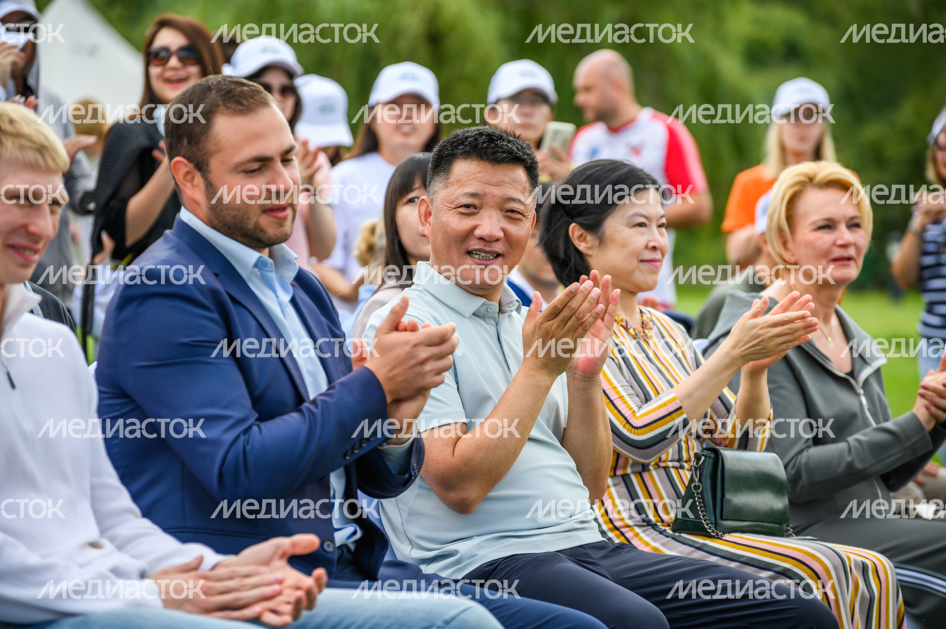 Гонки на лодках-драконах в Красногорске в год празднования 75-летия дипотношений КНР и России Гонки на лодках-драконах в Красногорске в год празднования 75-летия дипотношений КНР и России
