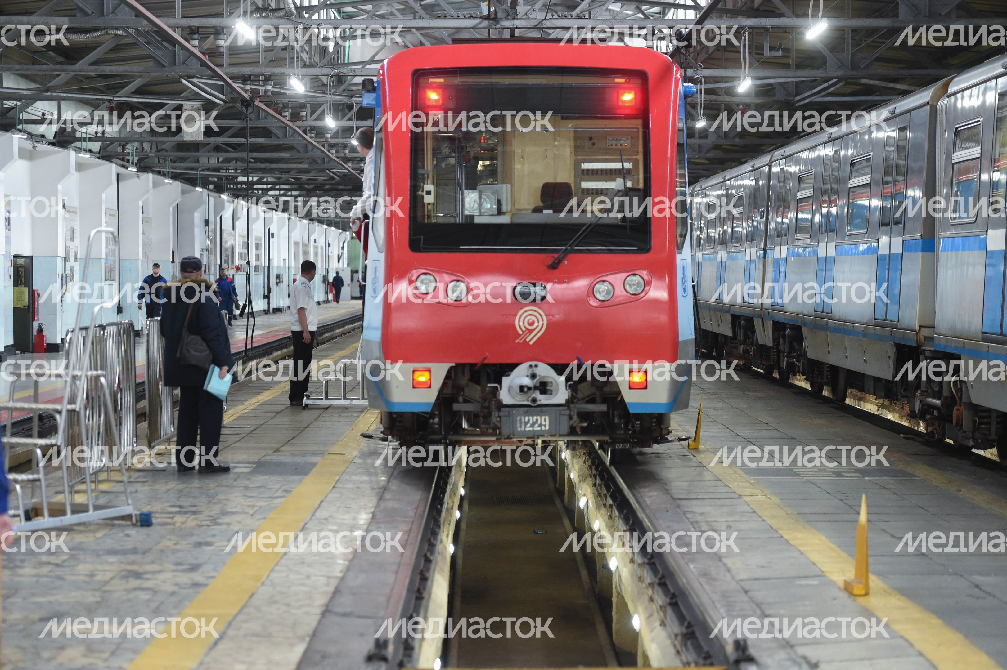 Запуск новогоднего поезда в Московском метрополитене Запуск новогоднего поезда в Московском метрополитене