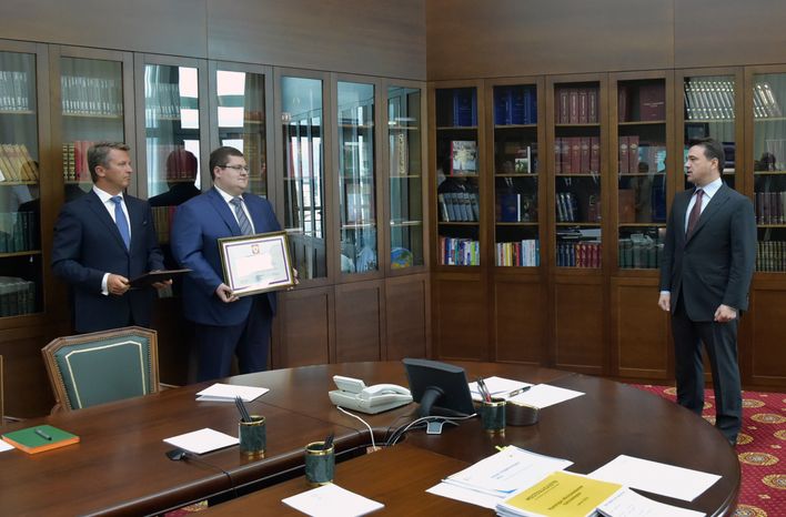 А. Воробьев вручил награды по поручению Президента РФ